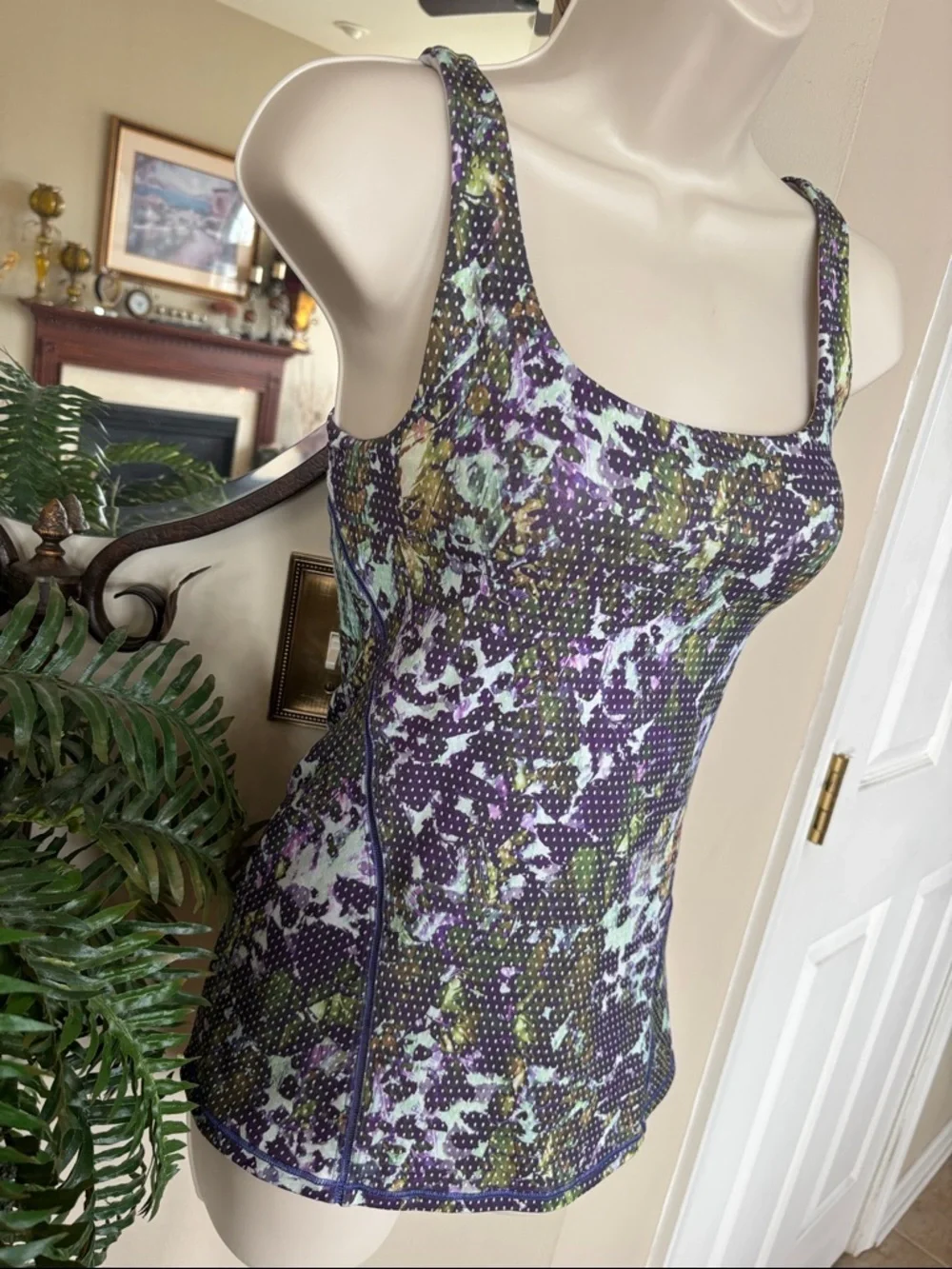 Lululemon Amala Tank Top Floral Sleeveless Scoop Neck Built-In Bra Purple Green